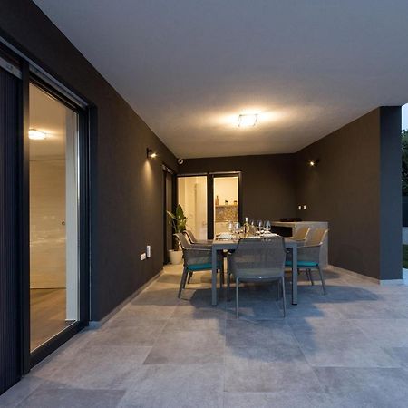Modern 3-Bedroom Villa With A Private Pool Pula Exteriér fotografie