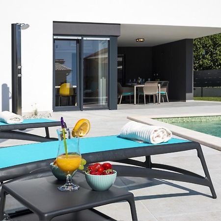 Modern 3-Bedroom Villa With A Private Pool Pula Exteriér fotografie