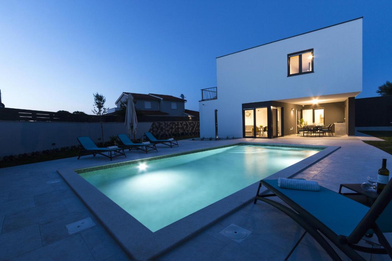 Modern 3-Bedroom Villa With A Private Pool Pula Exteriér fotografie