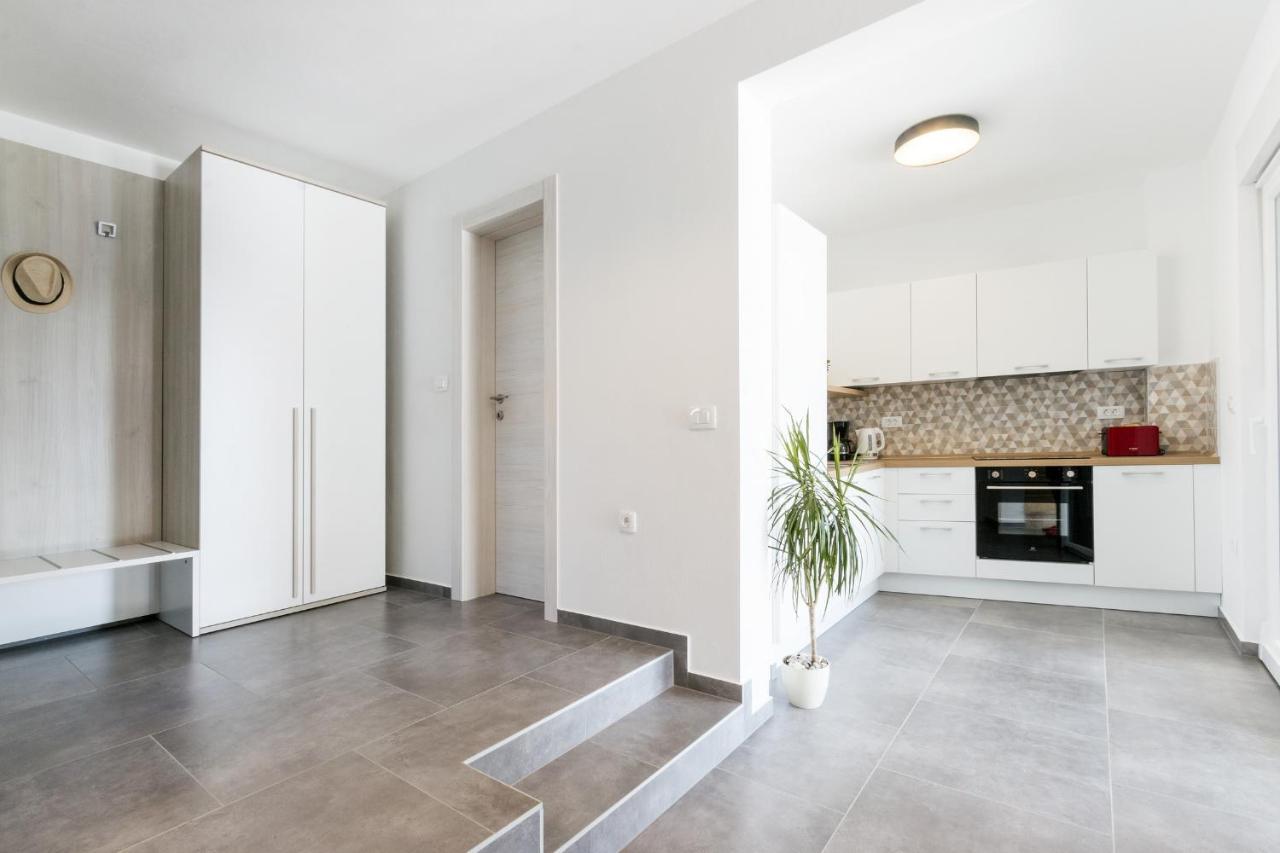 Modern 3-Bedroom Villa With A Private Pool Pula Exteriér fotografie